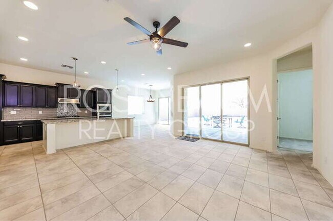 Foto del edificio - Stunning 4-bedrooms, 3-baths home in the h...