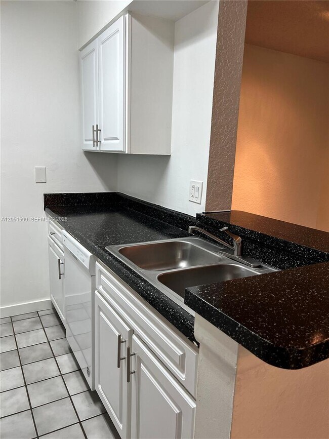 Foto del edificio - 2831 N Oakland Forest Dr