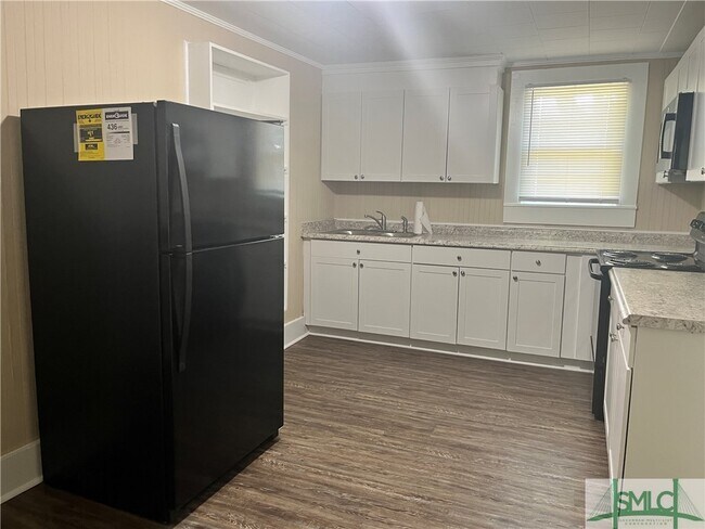 Foto del edificio - 119 N College St