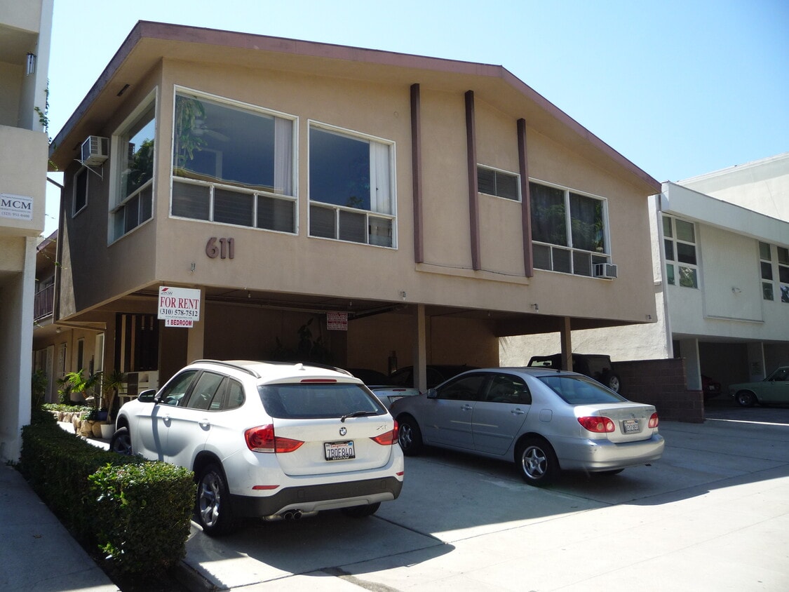 Primary Photo - 611 N Flores St