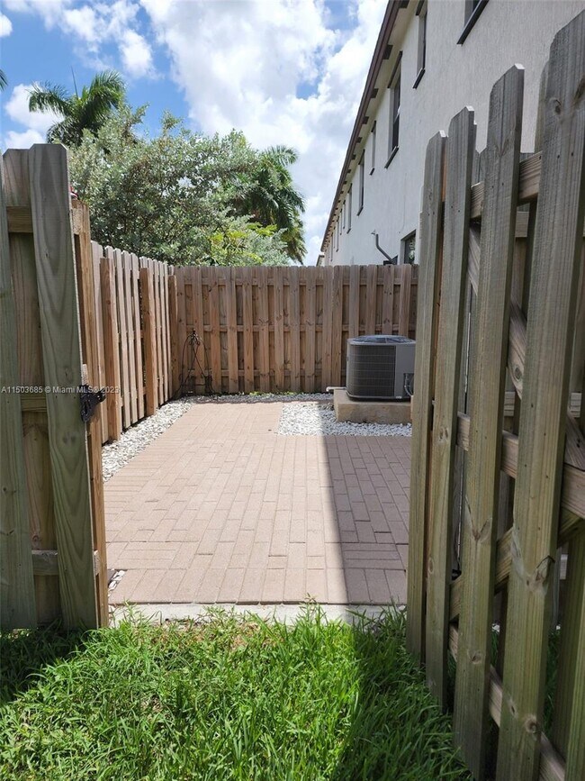 Foto del edificio - 414 NE 208th Terrace
