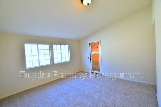 Foto del edificio - 2075 Blackberry Cir