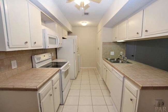 Building Photo - 3309 Kingswood Ct