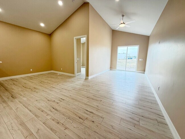 Building Photo - 3109 W Laux Dr