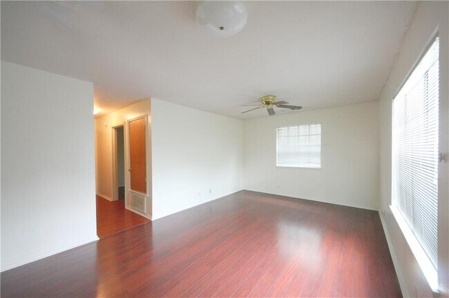 Building Photo - 1903 E 20th St