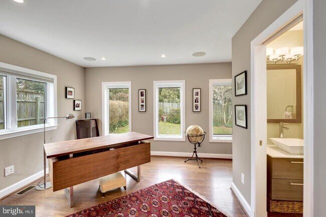 Foto del edificio - 4708 Yuma St NW