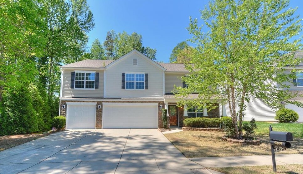 Foto principal - Beautiful 5br/4bth Home with Fenced Yard i...