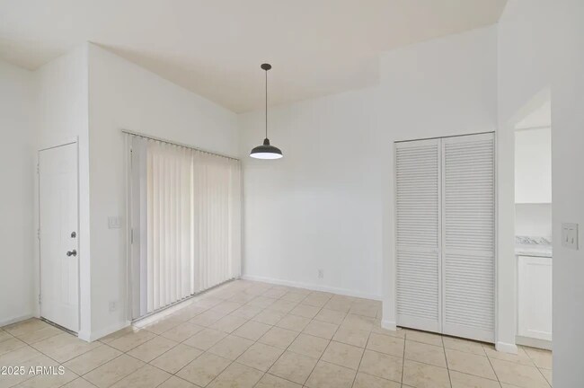 Foto del edificio - 712 S Lebanon Ln