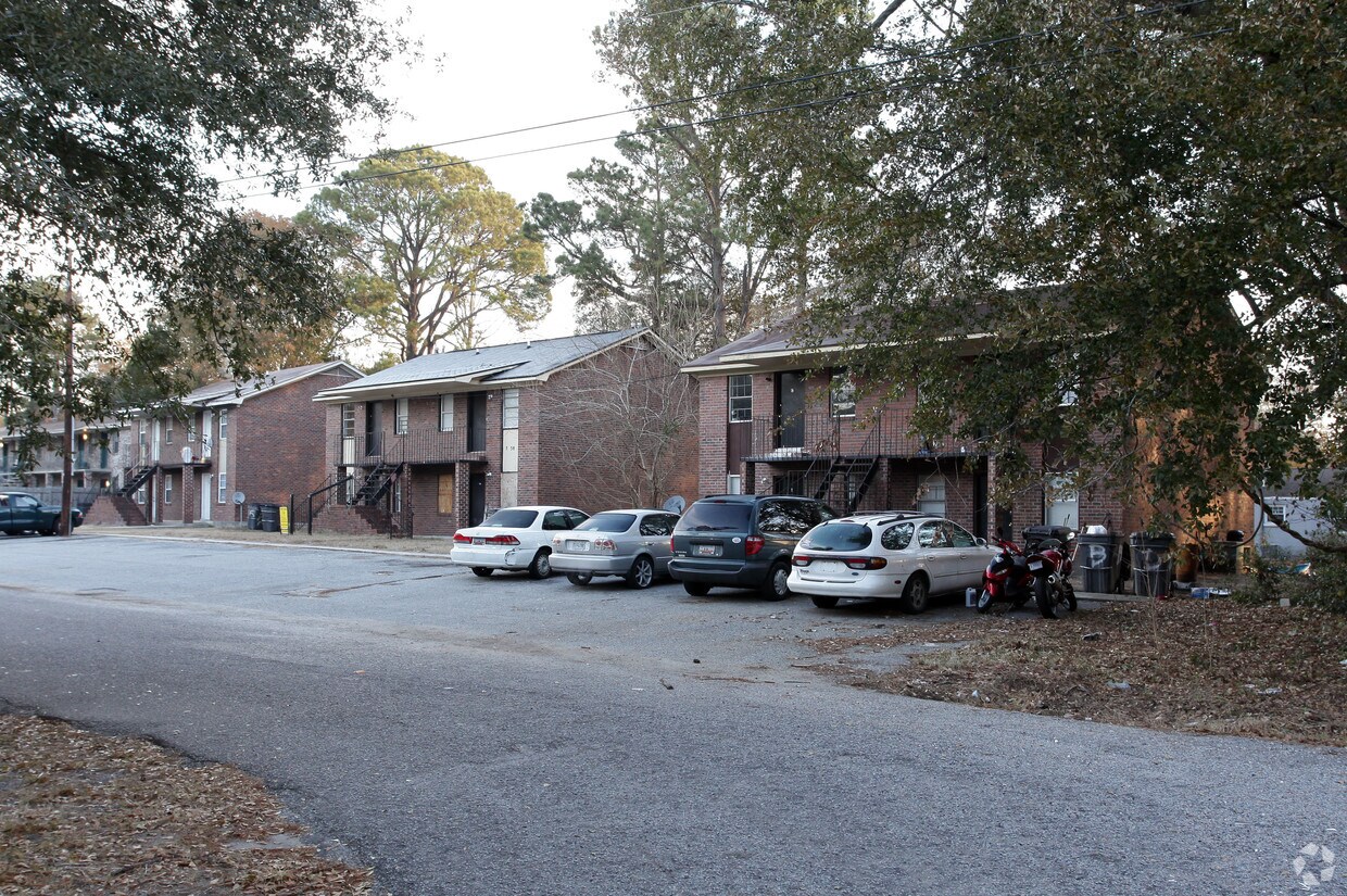 Building Photo - 5448-5468 Deloach St