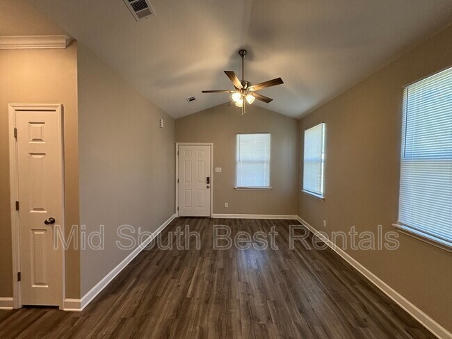 Foto del edificio - 122 Pulaski Dr