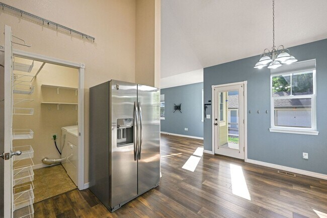 Foto del edificio - Charming 3br/3ba Bungalow in East-Central ...