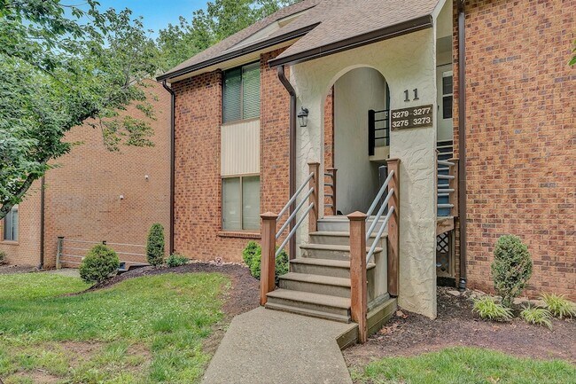Foto del edificio - 3273 Forest Ridge Rd