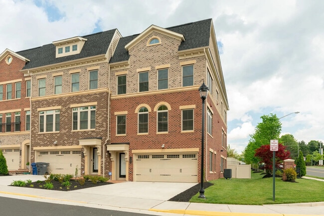 Photo - 7200 Holywell Ln Townhome