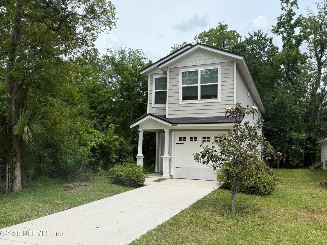 Primary Photo - 1255 Neva St