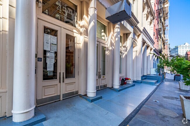 Entrada - 43-45 White St