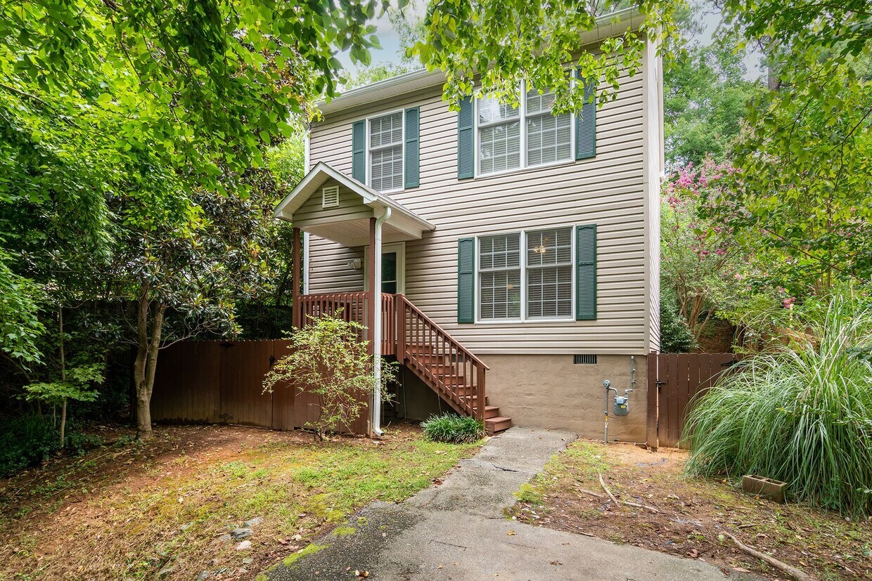 Primary Photo - Charming 3-Bedroom Home with Fenced Yard, ...
