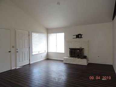 Building Photo - Ridgecrest sweet home