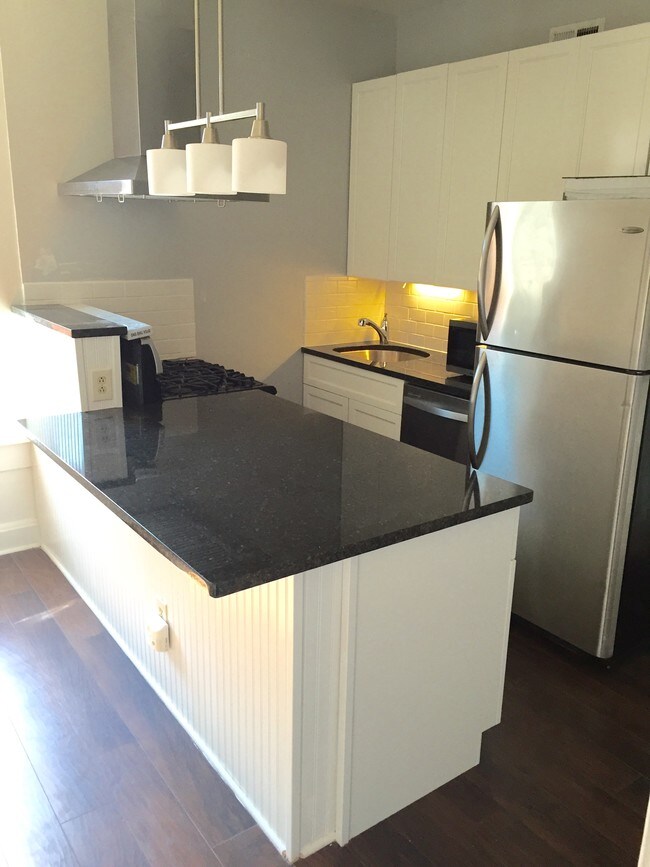 Cocina recién remodelada - 644 W Schubert Ave