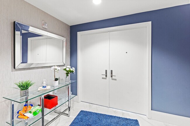 Foto del edificio - Luxury Beachfront Living at Its Finest – Fully Furnished Condo in Prime Fort Lauderdale Location!