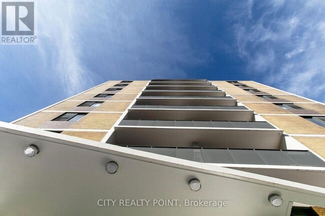 Building Photo - 276 St George St
