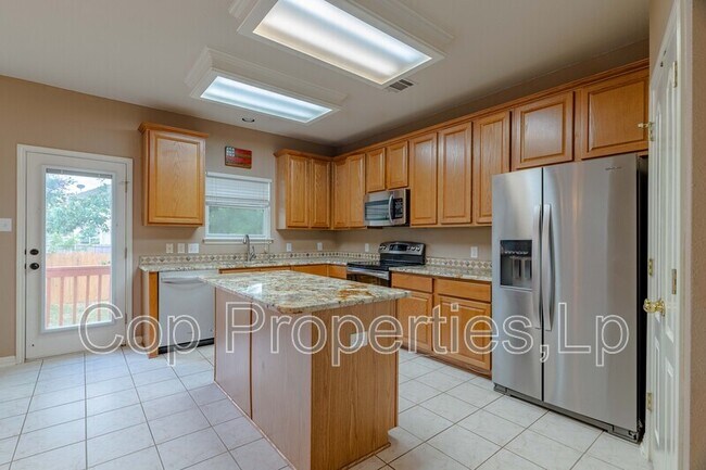 Foto del edificio - 218 Nueces Spring