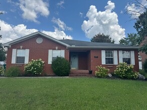 Building Photo - 2173 Spring Hill Cir