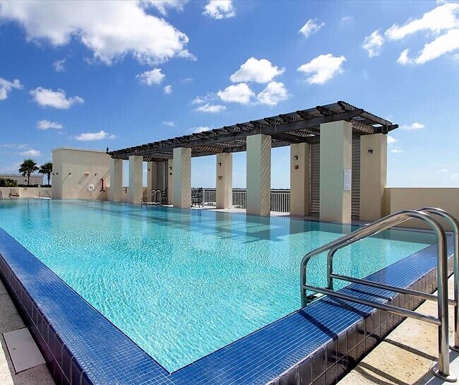 Foto del edificio - 7275 SW 90th St