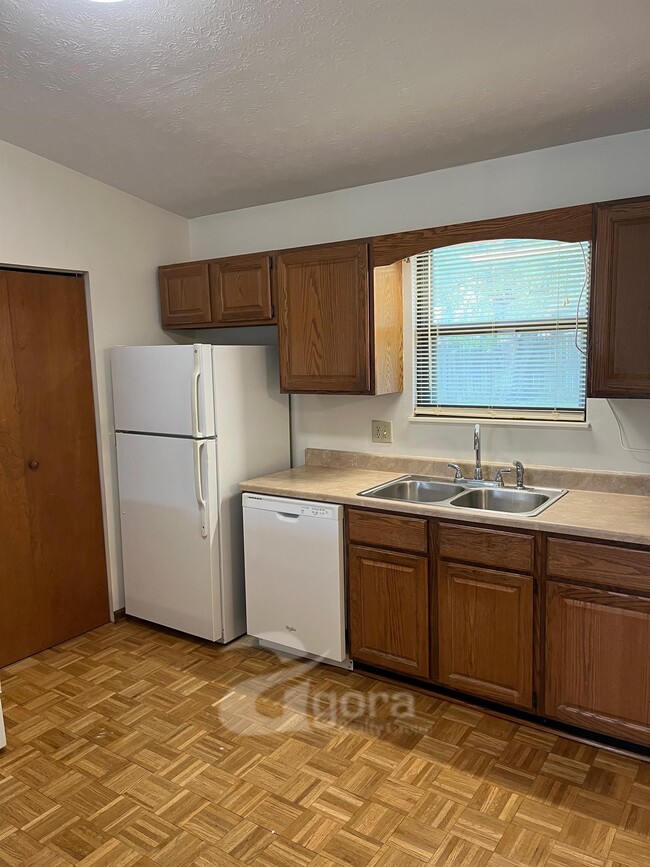Building Photo - 135 Renwood Pl