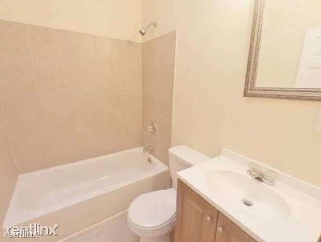 Building Photo - 2006 Dukeland St