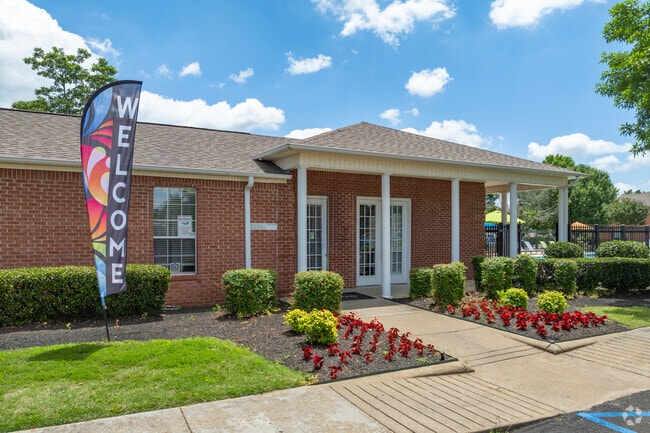 Building Photo - The Trace at 161