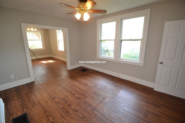 Building Photo - 2 bed 1 bath in Bond Hill
