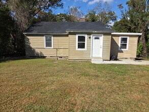 Building Photo - 2058 Holmes Dr