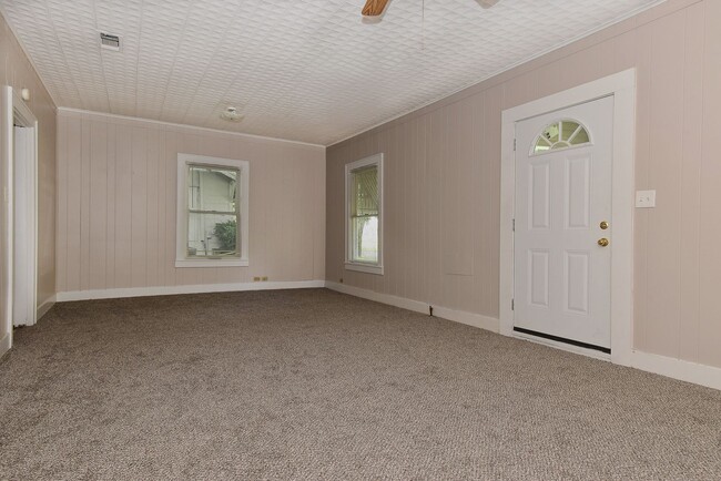 Building Photo - 3814 Roberts St