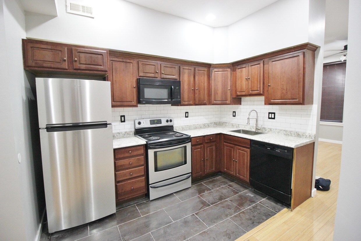 Primary Photo - 1802 W Diamond St