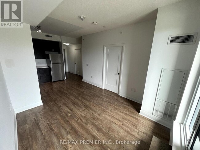 Building Photo - 3220 Sheppard Ave E