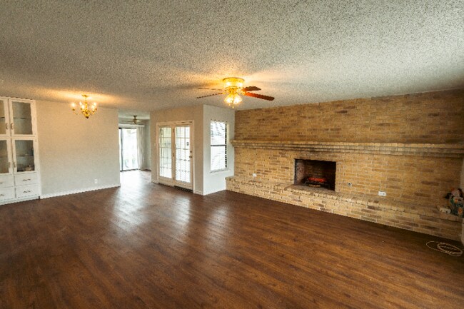 Building Photo - 624 Fern Meadow Dr