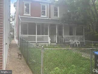 Building Photo - 821 Chain St