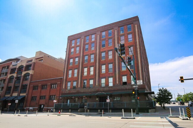 Building Photo - Rustic Charm in the Heart of Downtown Denv...