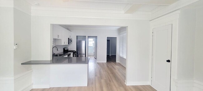 Foto del edificio - 1048 E 5th St