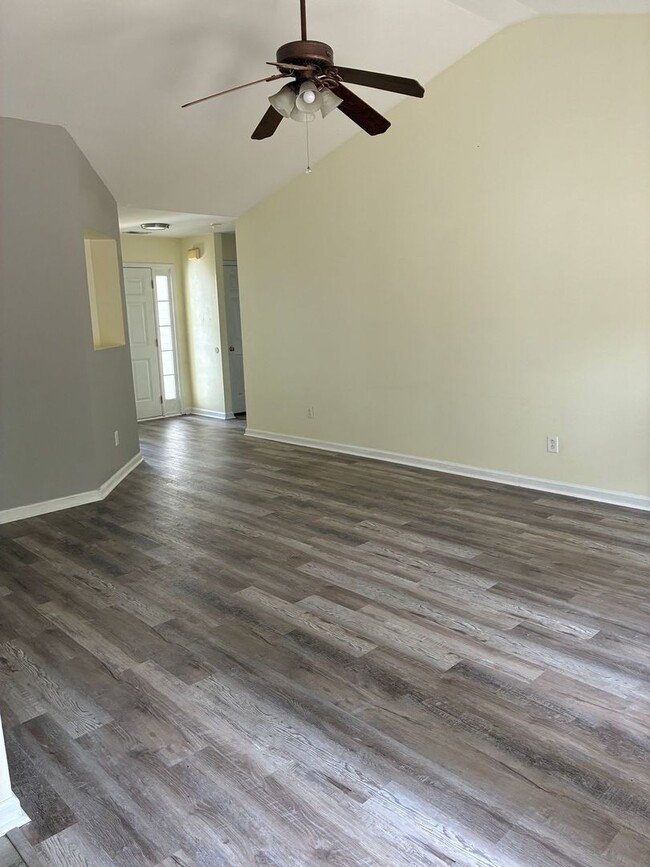 Building Photo - Southgate 3BR, 2BA home fully fenced