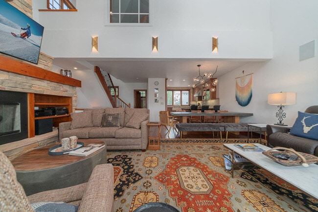 Foto del edificio - 100 Aspen Ridge Dr