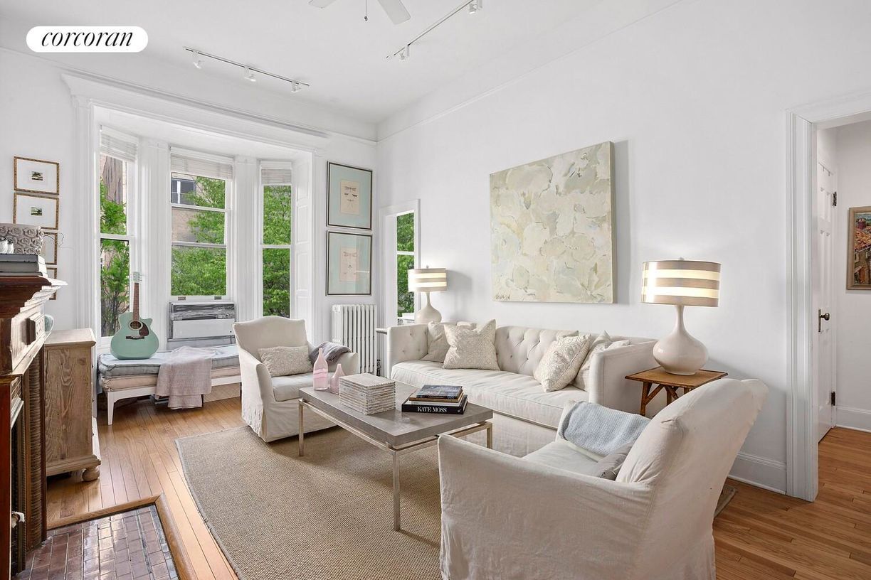 Foto del edificio - 54 E 83rd St