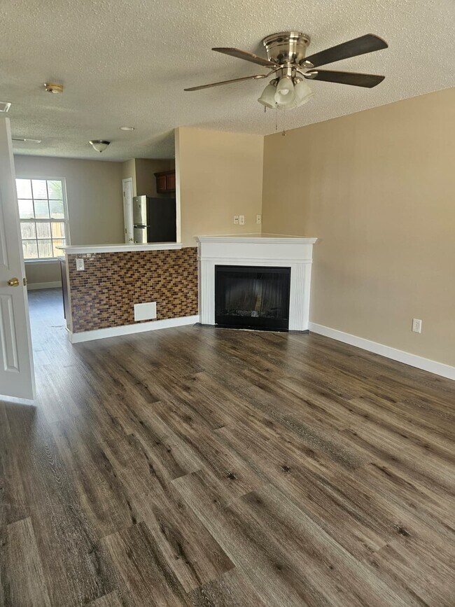 Foto del edificio - 500 Jaclyn Cir