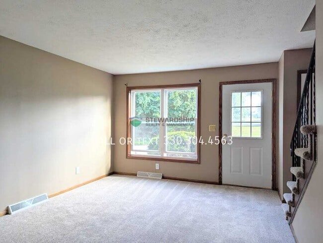 Building Photo - 151 Elm St NE
