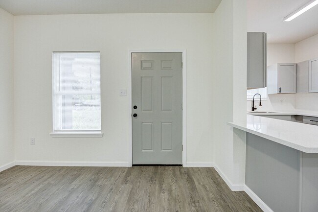 Foto del edificio - 1 Month FREE! Brand-New Duplex in Houston