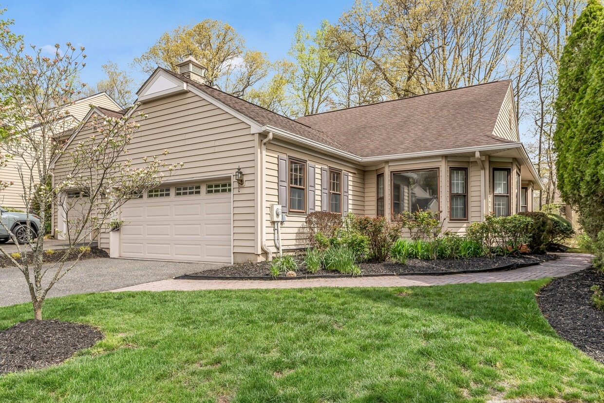 10 Shadowbrook Ln, Morristown, NJ 07960 Condo for Rent in Morristown