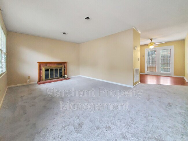 Building Photo - 1901 Spring Wood Dr