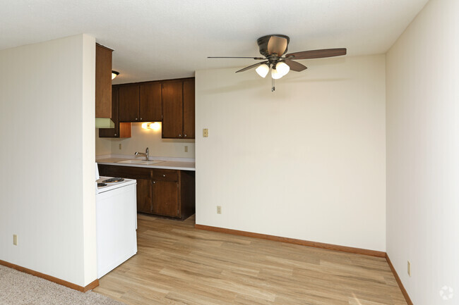 1BR, BA - 725SF - 3925 31st St