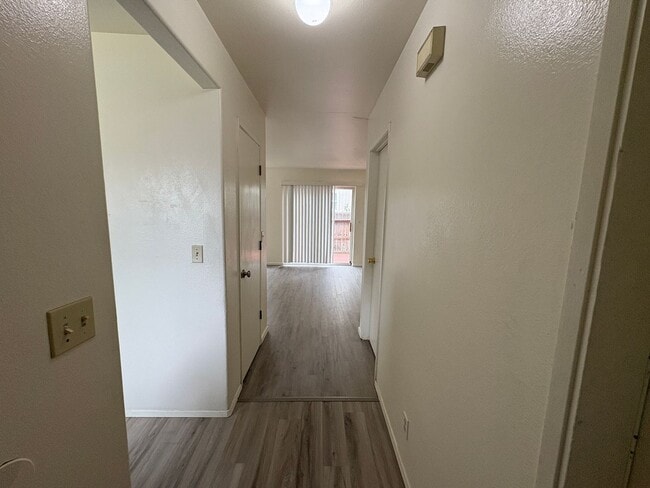 Building Photo - CHECK OUT THIS COZY 3 BEDROOM, 2.5 BATH TO...