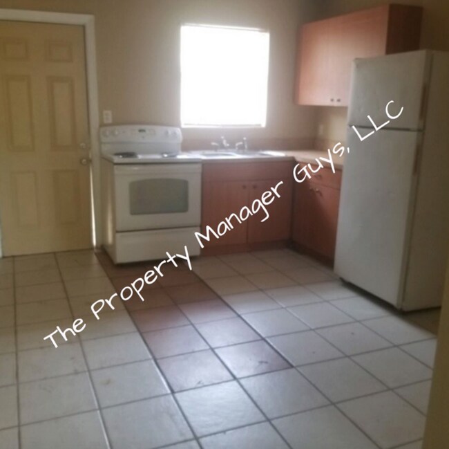 Foto del edificio - 1103 E Voorhis Ave